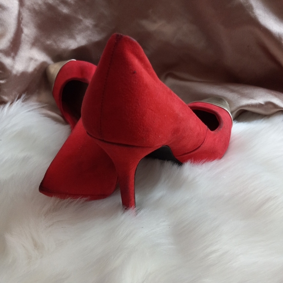 Red Heels with Gold Tips - Picture 11 of 14